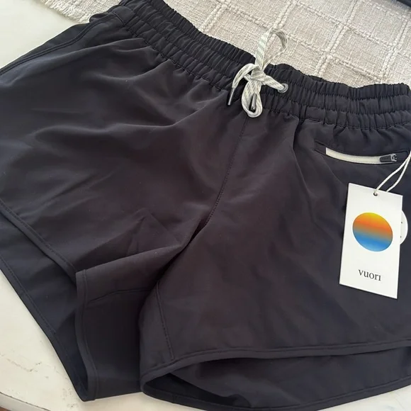 Vuori Black Women's Athletic Shorts Clementine 4” short 2.0 Size XS & M - Picture 3 of 12